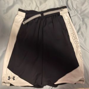 Boys Under Armour Shorts size Large